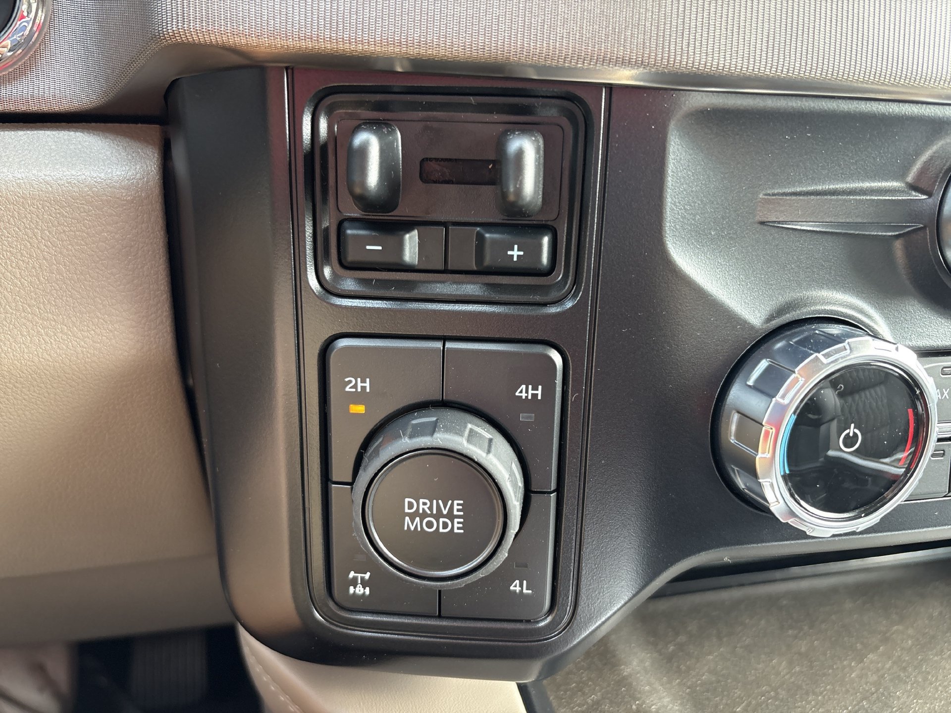 New 2027 Ford F350 Platinum w/ Platinum Plus Package AWD/4WD image 7