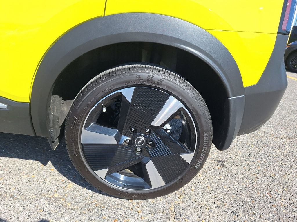 Certified 2025 Nissan Kicks SR w/ Interior Electronics Package image 23