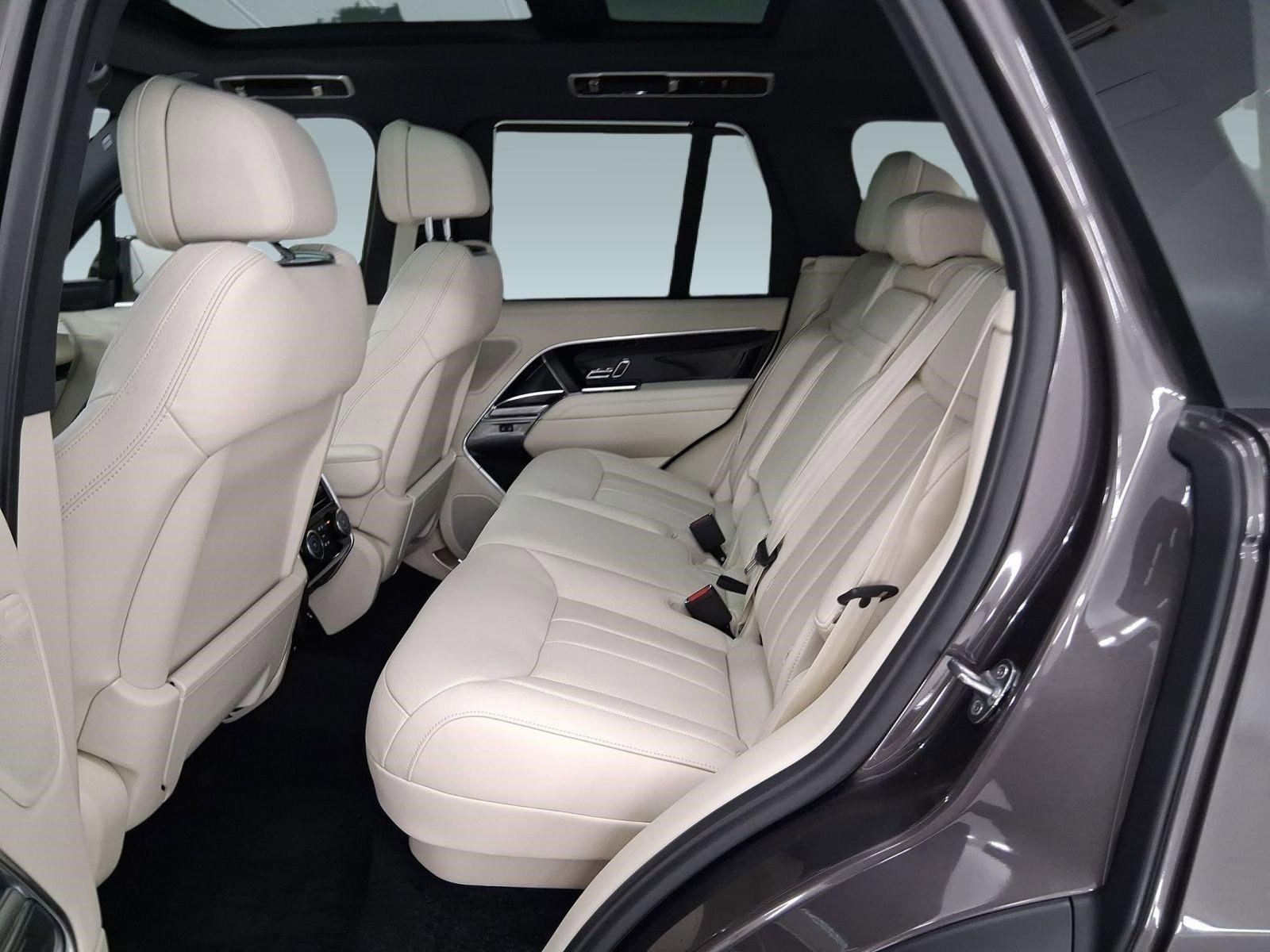 New 2026 Land Rover Range Rover SE image 13