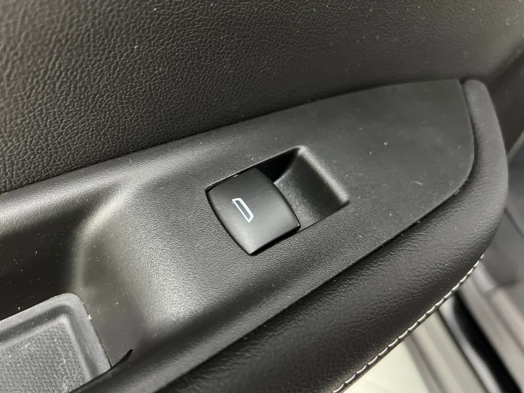 Used 2025 Chevrolet Blazer LT FWD image 20