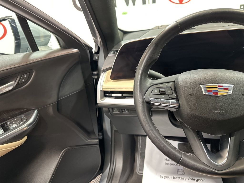 Used 2025 Cadillac XT4 Premium Luxury image 26