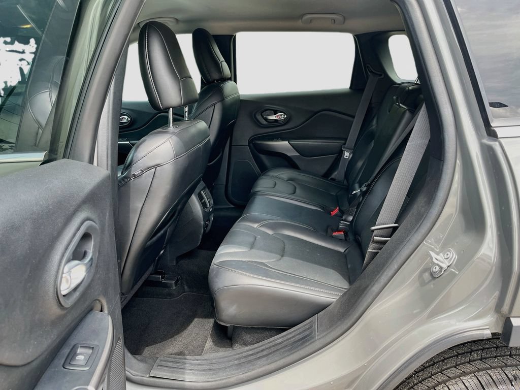 Used 2019 Jeep Cherokee Limited w/ Technology Group FWD image 24