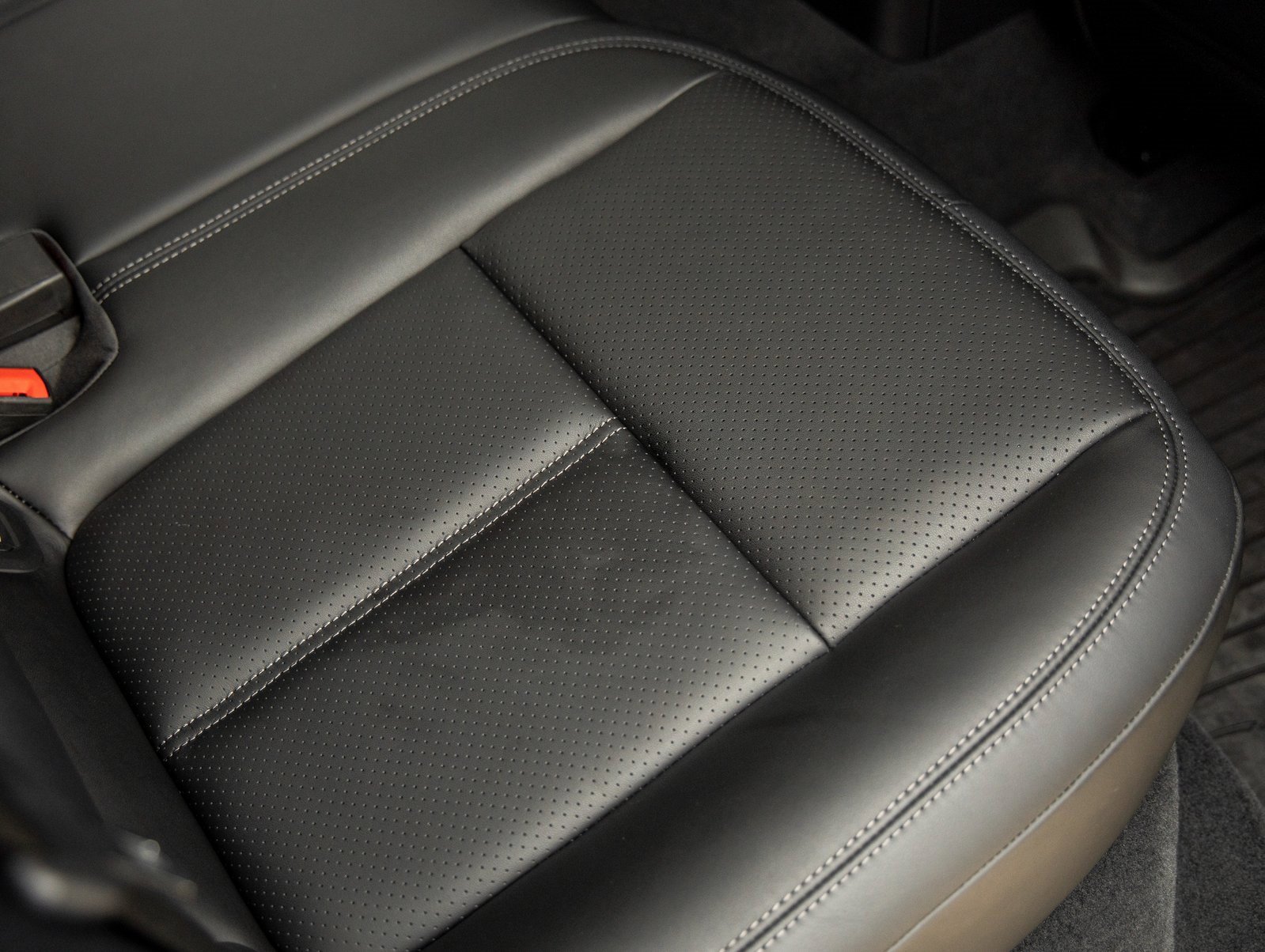 Used 2025 Porsche Macan image 39