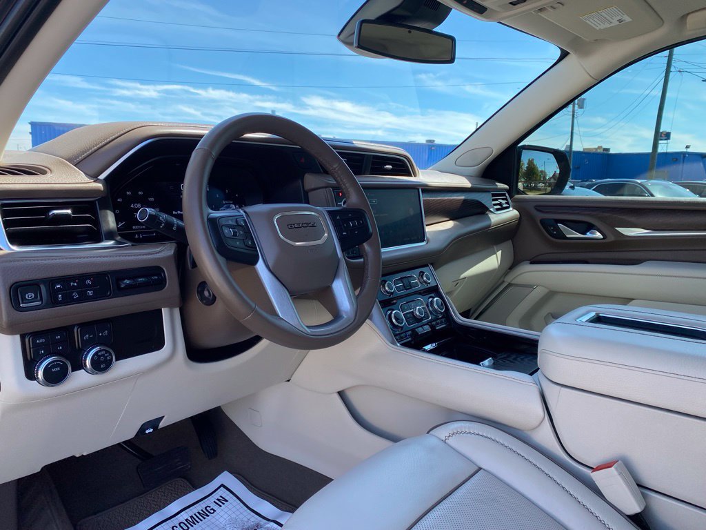 Used 2024 GMC Yukon XL Denali AWD/4WD image 9