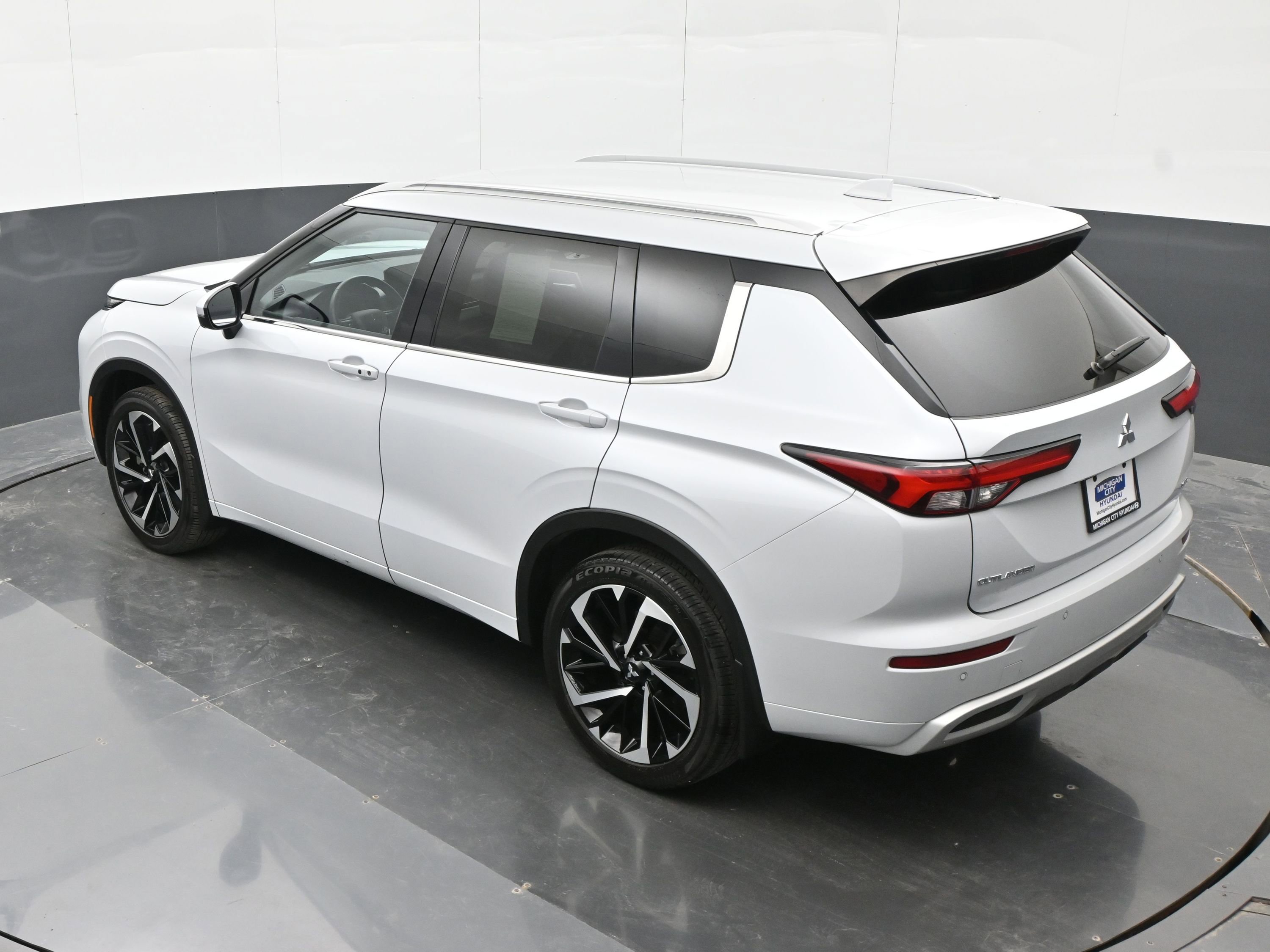 Used 2024 Mitsubishi Outlander SEL AWD/4WD image 29