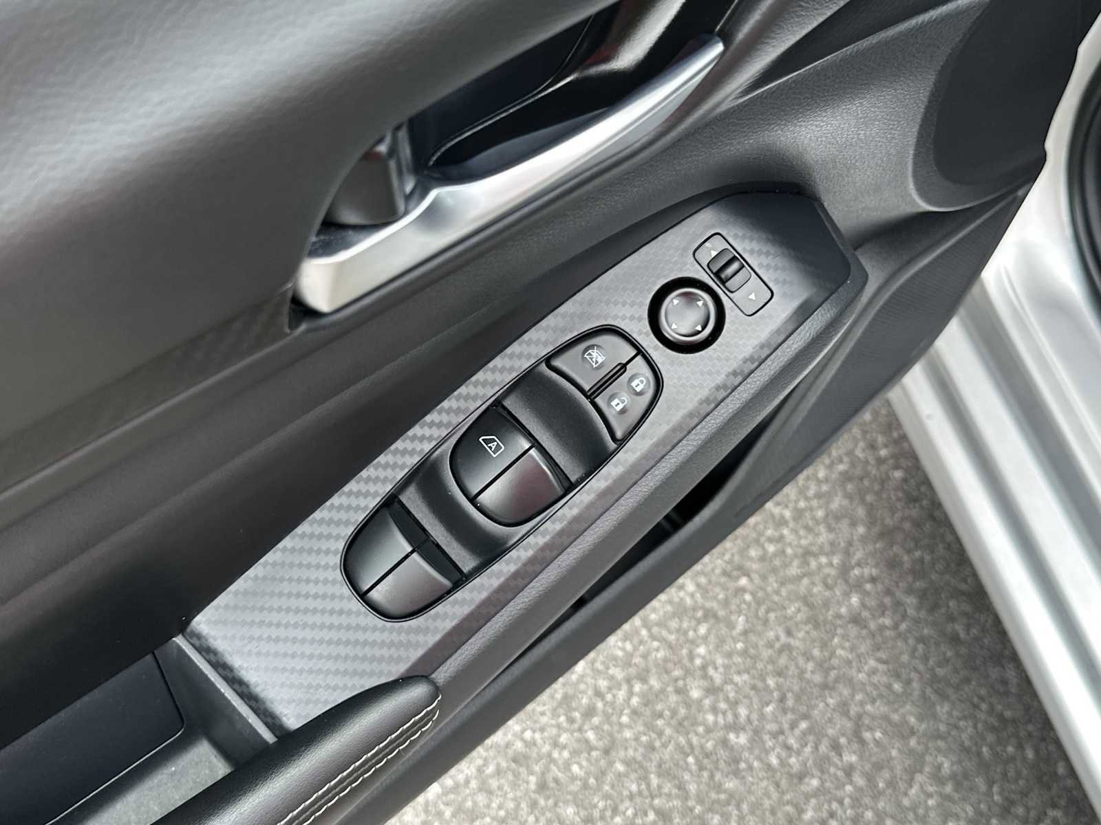 Used 2025 Nissan Altima 2.5 SV FWD image 15