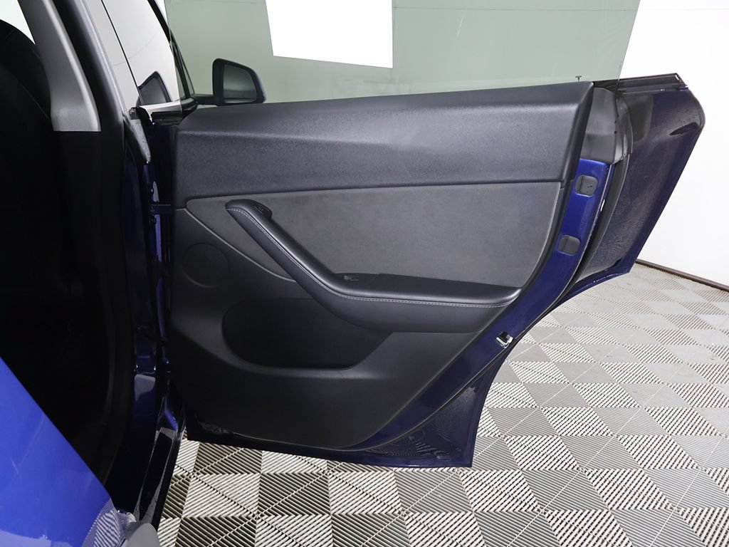 Used 2021 Tesla Model Y Long Range AWD/4WD image 23