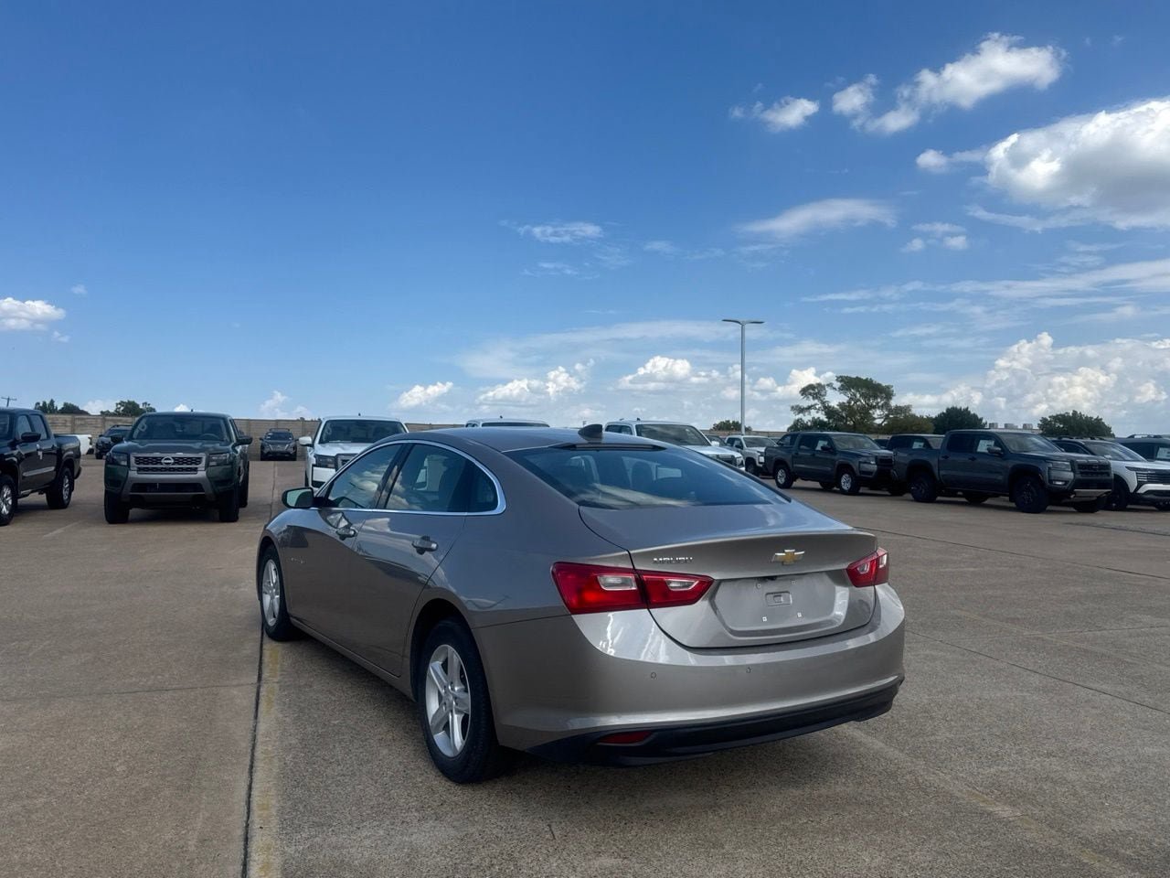 Used 2025 Chevrolet Malibu LS FWD image 17
