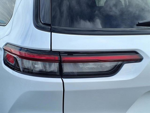 Used 2023 Jeep Grand Cherokee L Laredo image 25