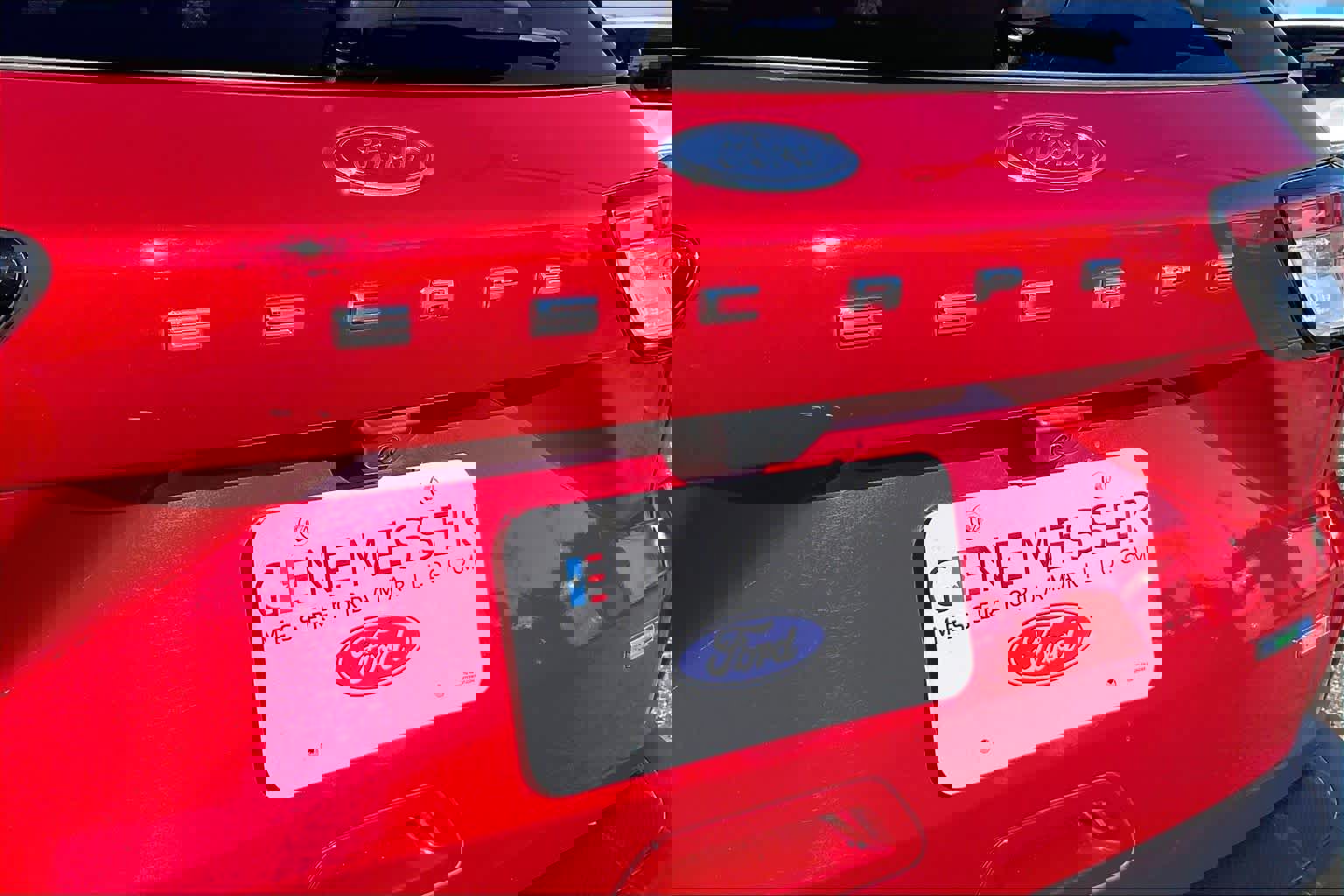 Used 2020 Ford Escape Titanium image 9