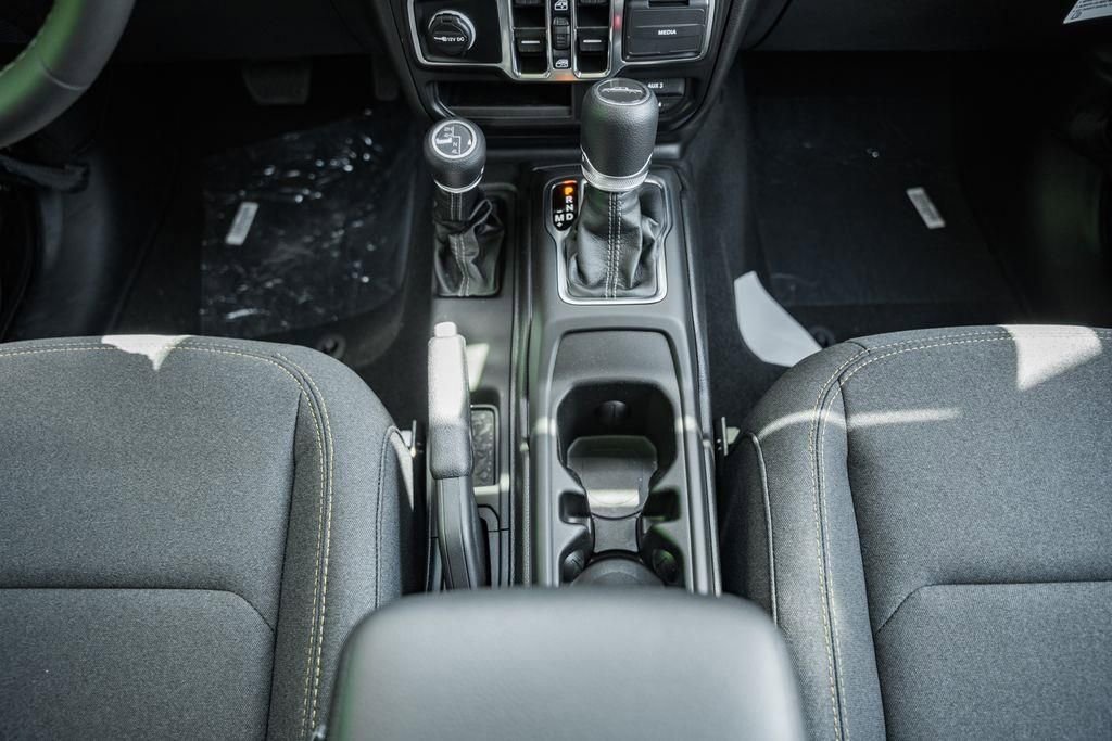 New 2025 Jeep Gladiator Sport AWD/4WD image 29