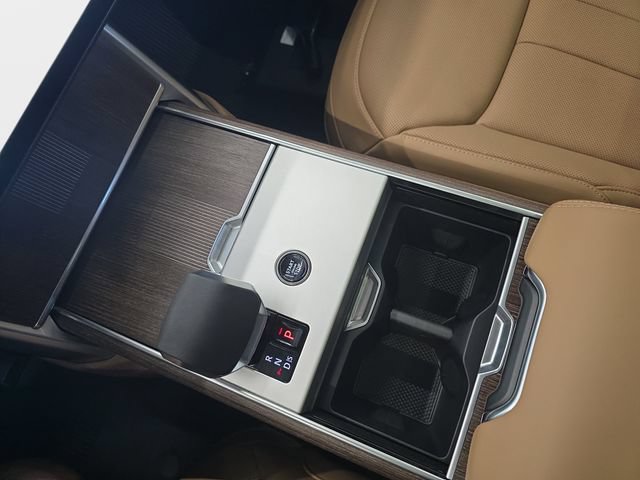 New 2026 Land Rover Range Rover Long Wheelbase Autobiography AWD/4WD image 18