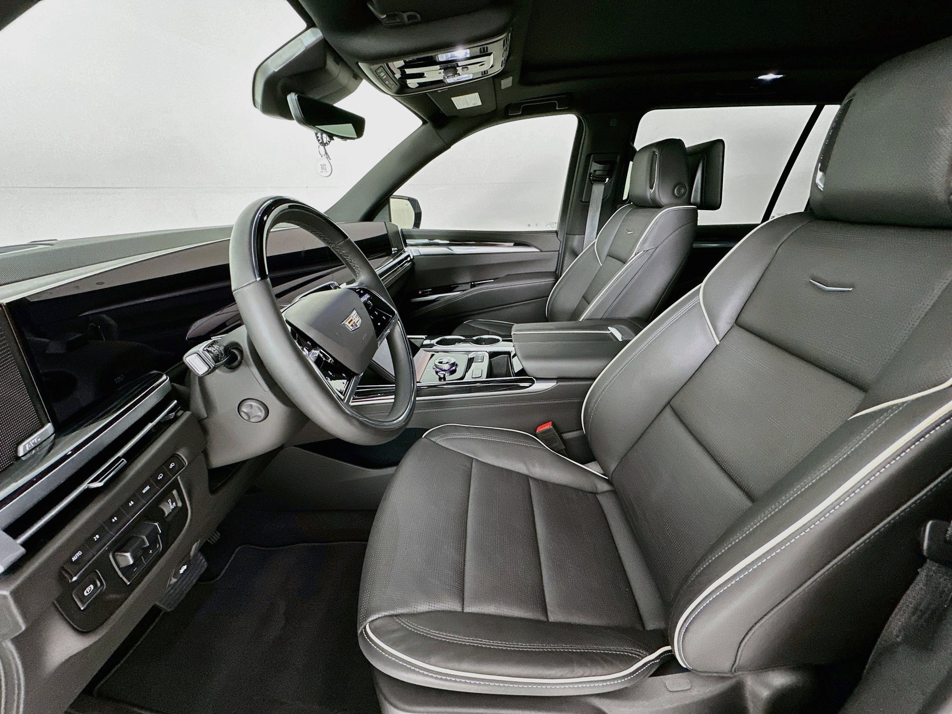 Used 2025 Cadillac Escalade ESV Sport w/ Touring Package AWD/4WD image 23