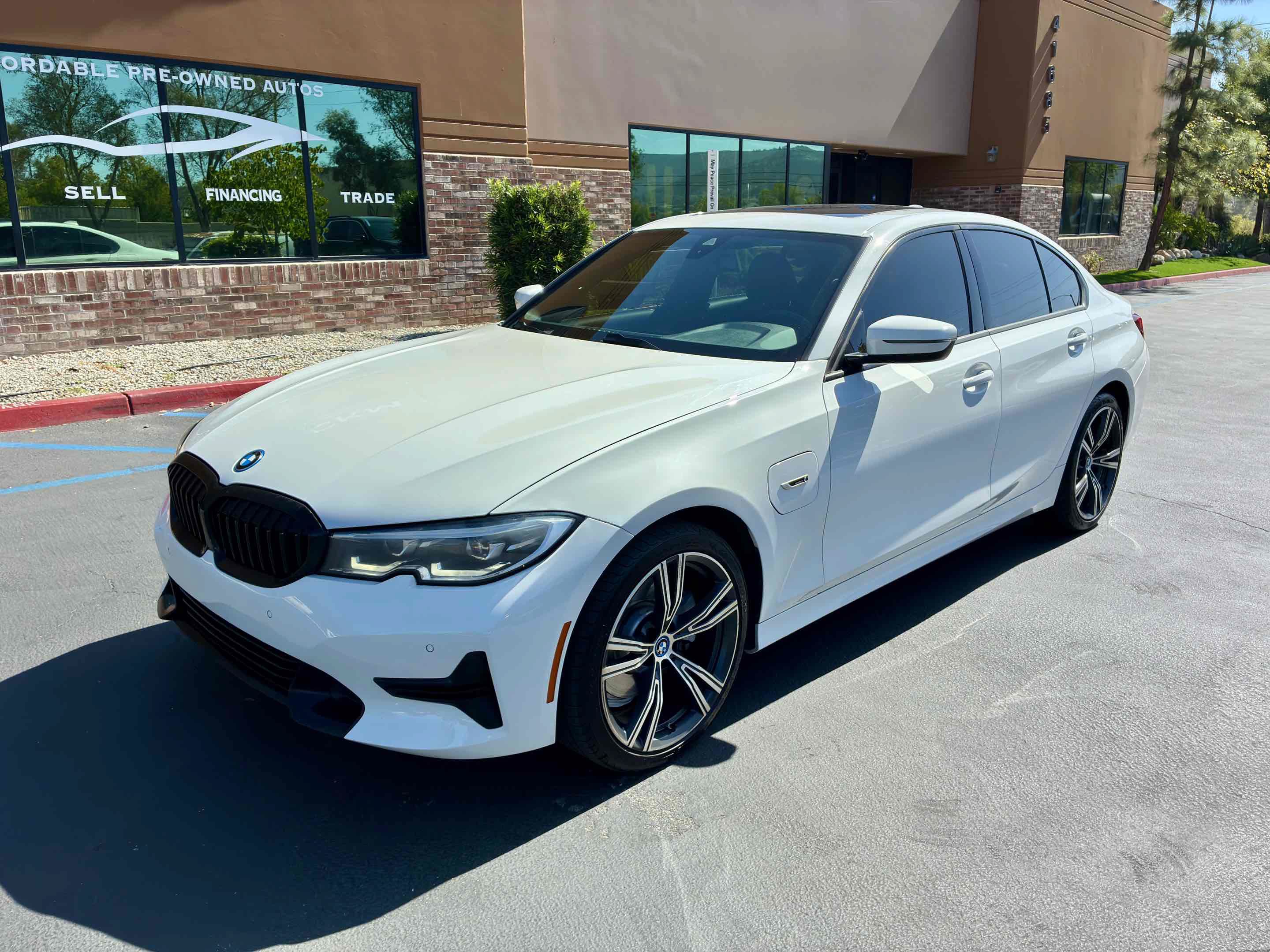 Used 2022 BMW 330e w/ Driving Assistance Package RWD image 4