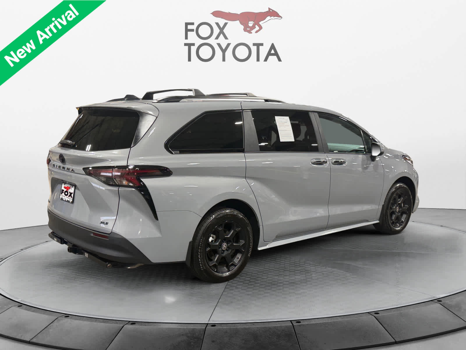 Used 2025 Toyota Sienna XLE Woodland Edition AWD/4WD image 6