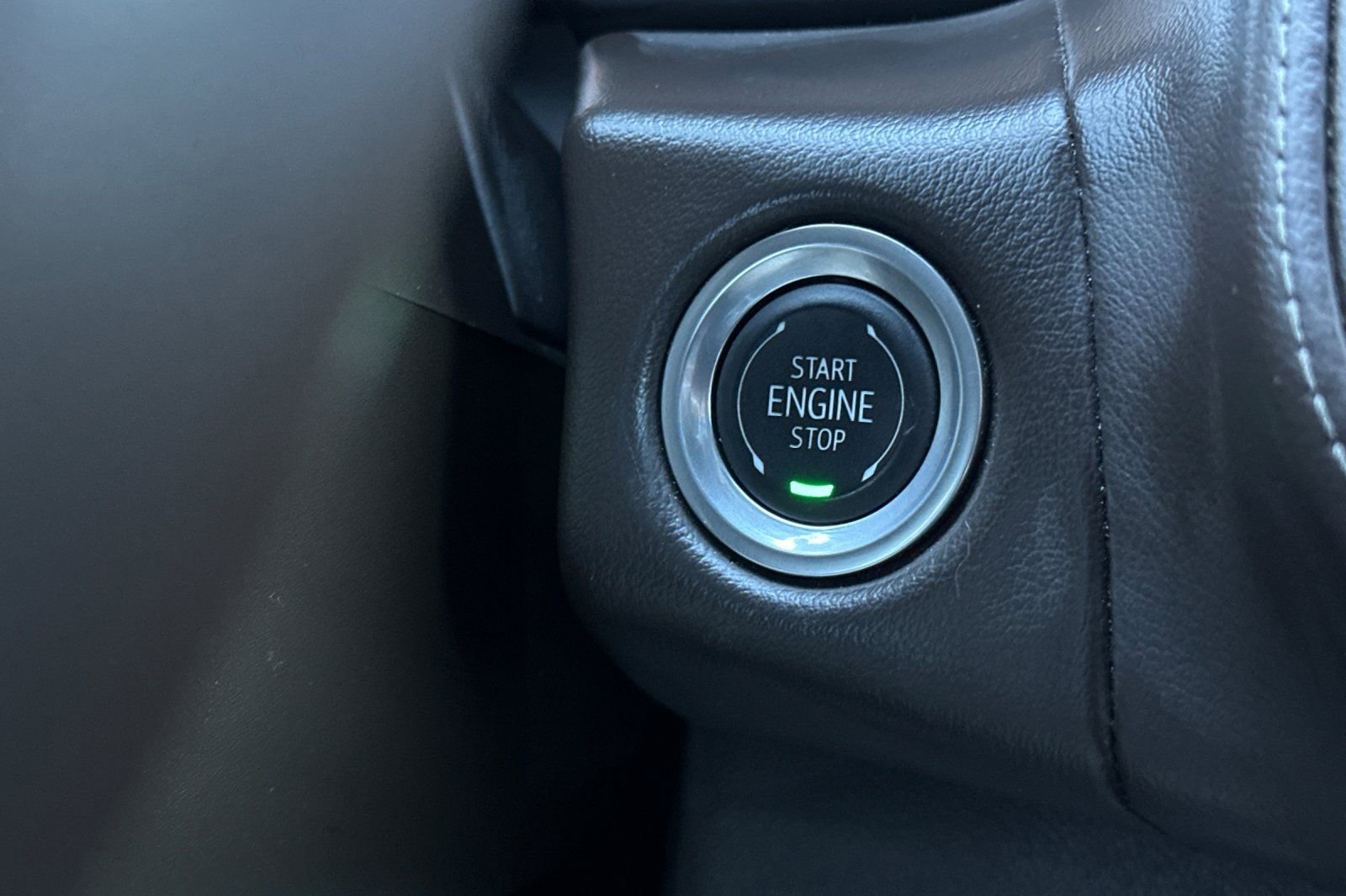 Used 2024 Chevrolet Suburban LT image 32