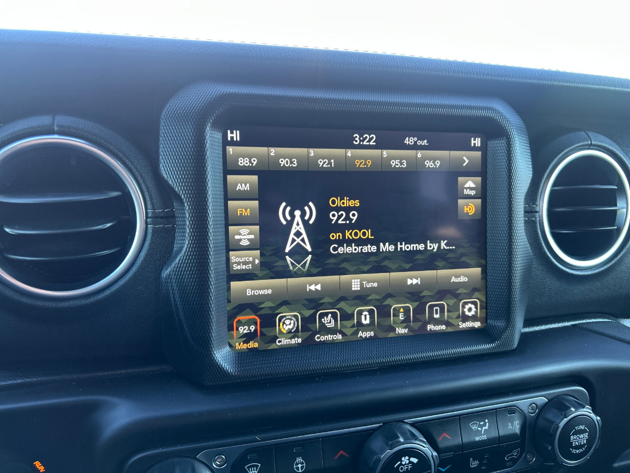 Used 2021 Jeep Wrangler Unlimited Sahara w/ Uconnect 4C Nav & Sound Group image 11