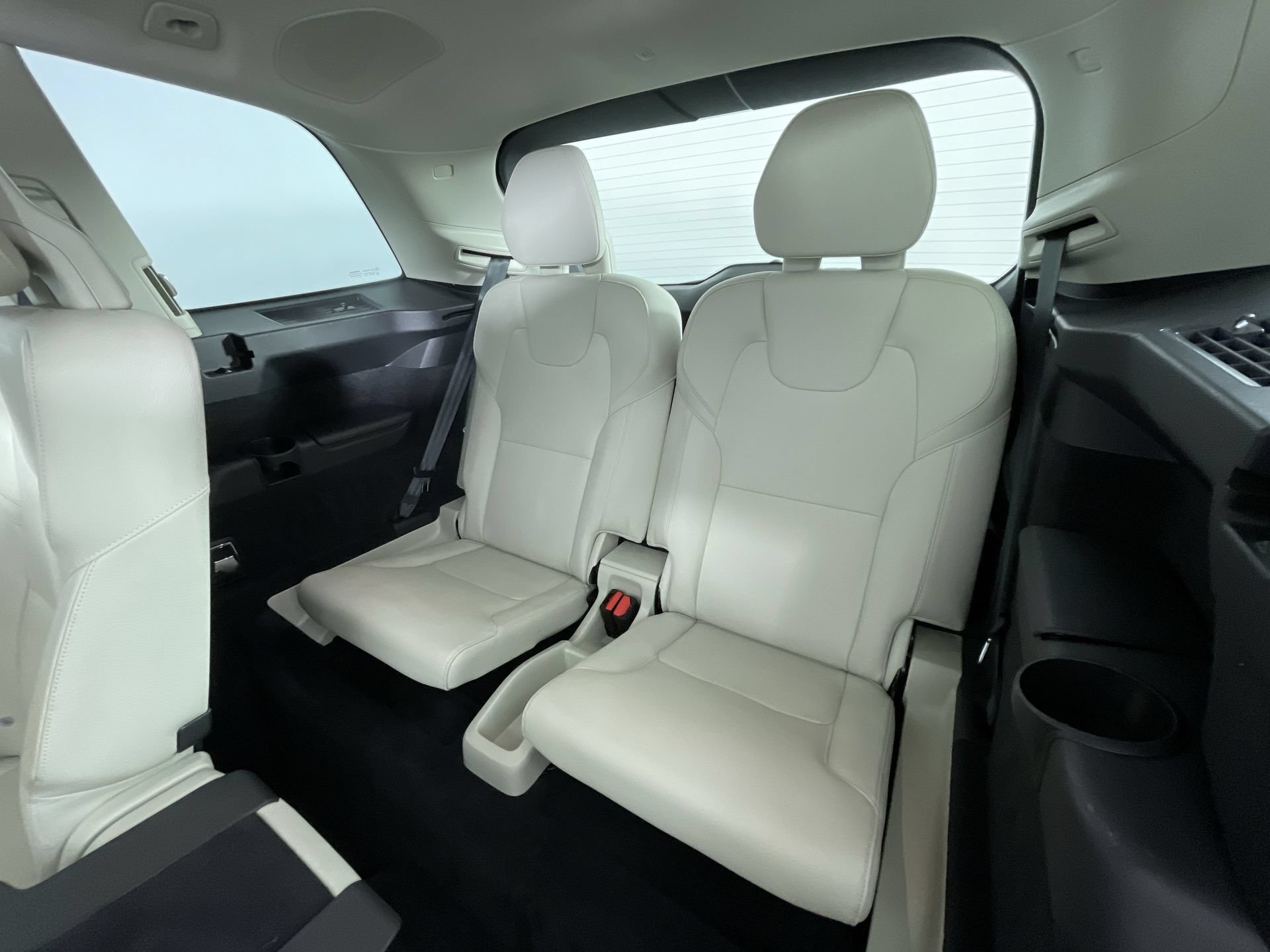 Used 2016 Volvo XC90 T6 Momentum AWD/4WD image 24
