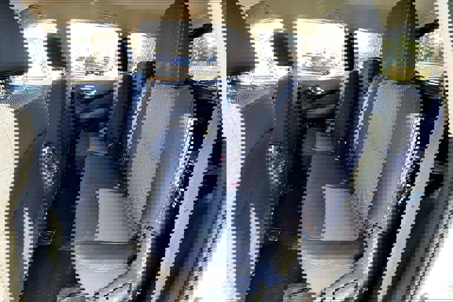 Used 2018 Nissan Pathfinder SV image 18