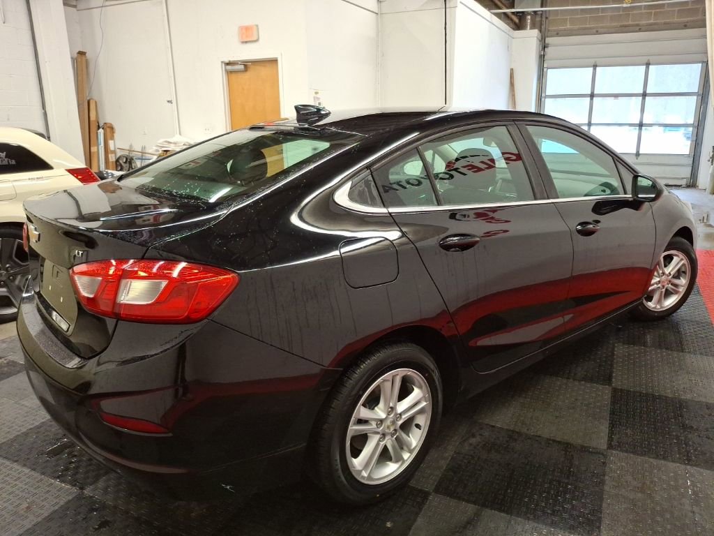 Used 2017 Chevrolet Cruze LT image 11