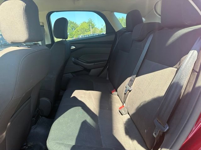 Used 2017 Ford Focus SE w/ Cold Weather Package FWD image 13