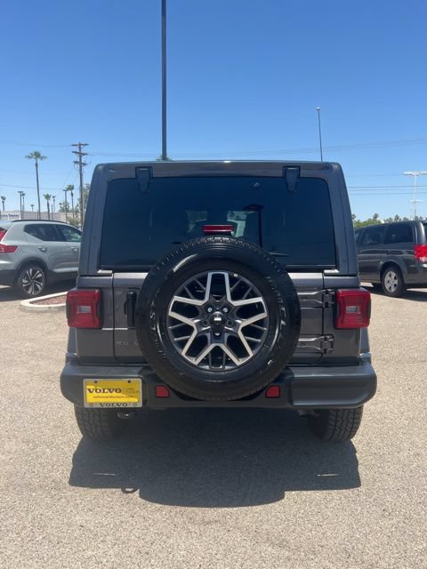 Used 2025 Jeep Wrangler Unlimited Sahara AWD/4WD image 5
