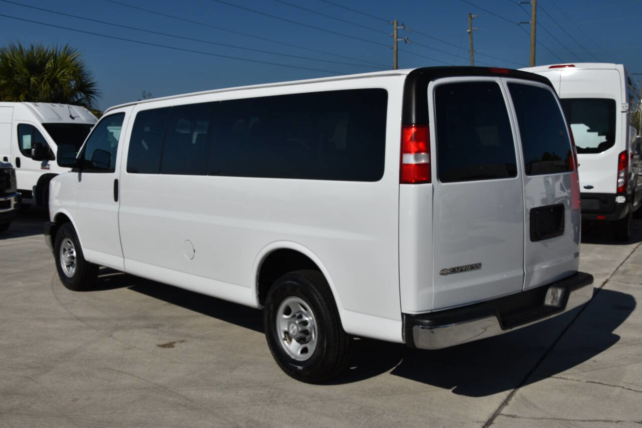 Used 2017 Chevrolet Express 3500 LT w/ LT Preferred Equipment Group RWD image 5
