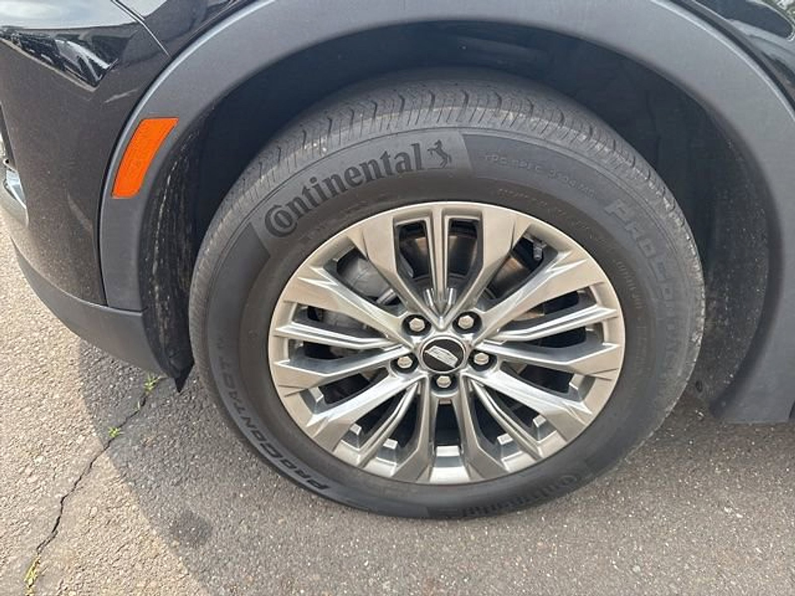 Used 2025 Cadillac XT4 Premium Luxury AWD/4WD image 8