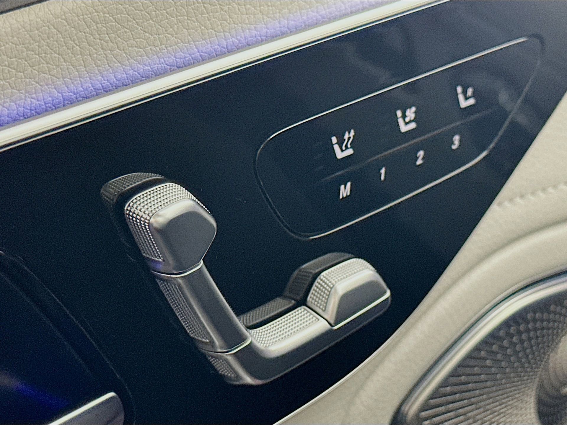 Certified 2022 Mercedes-Benz EQS 580 4MATIC Sedan image 22