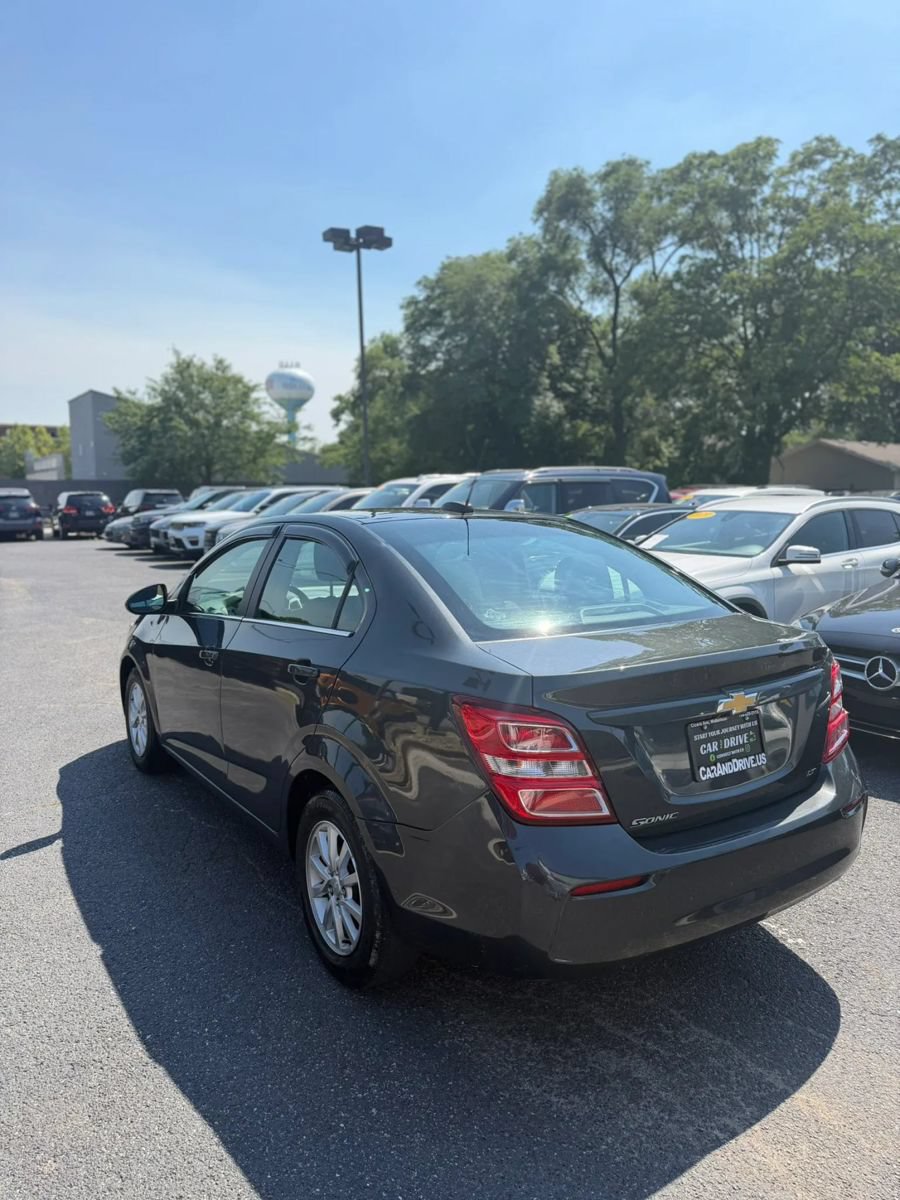 Used 2019 Chevrolet Sonic LT FWD image 3