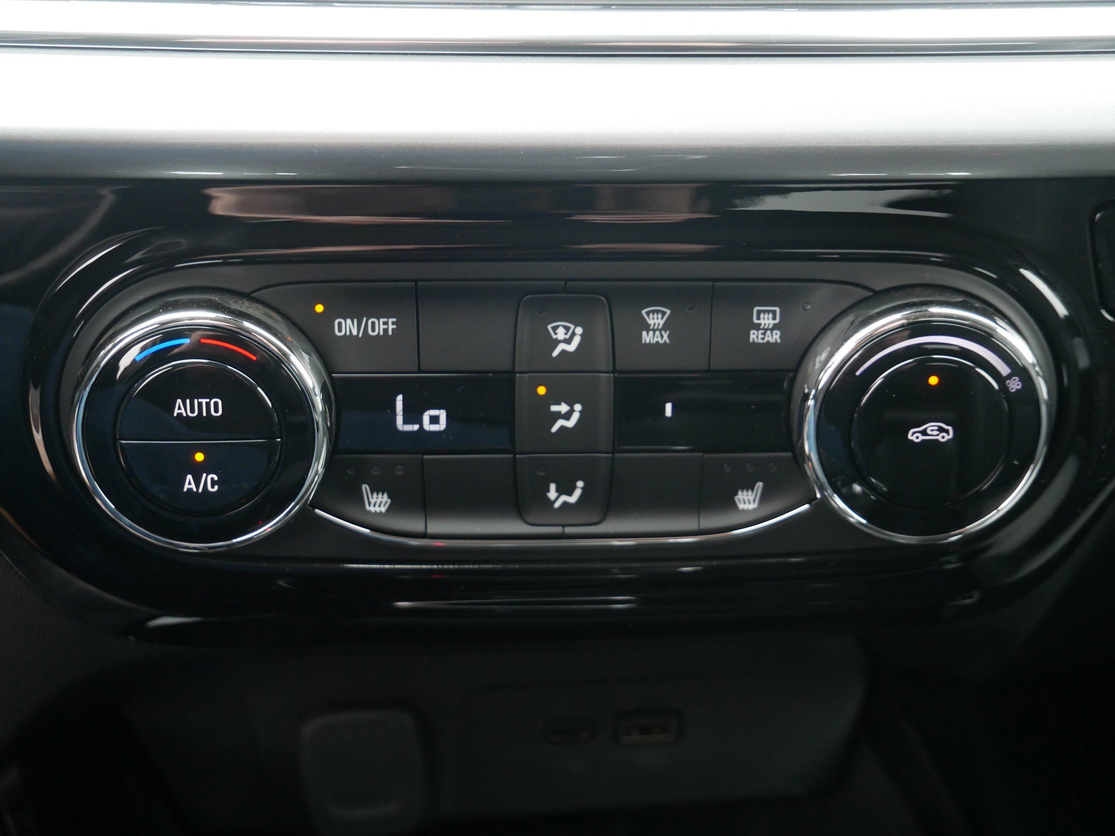 New 2026 Chevrolet Trax LT w/ LT Convenience Package FWD image 8