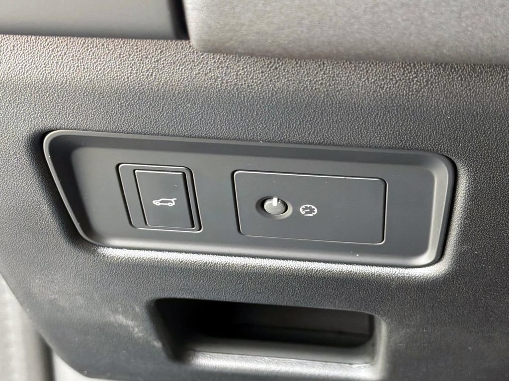 New 2026 Land Rover Discovery S AWD/4WD image 31