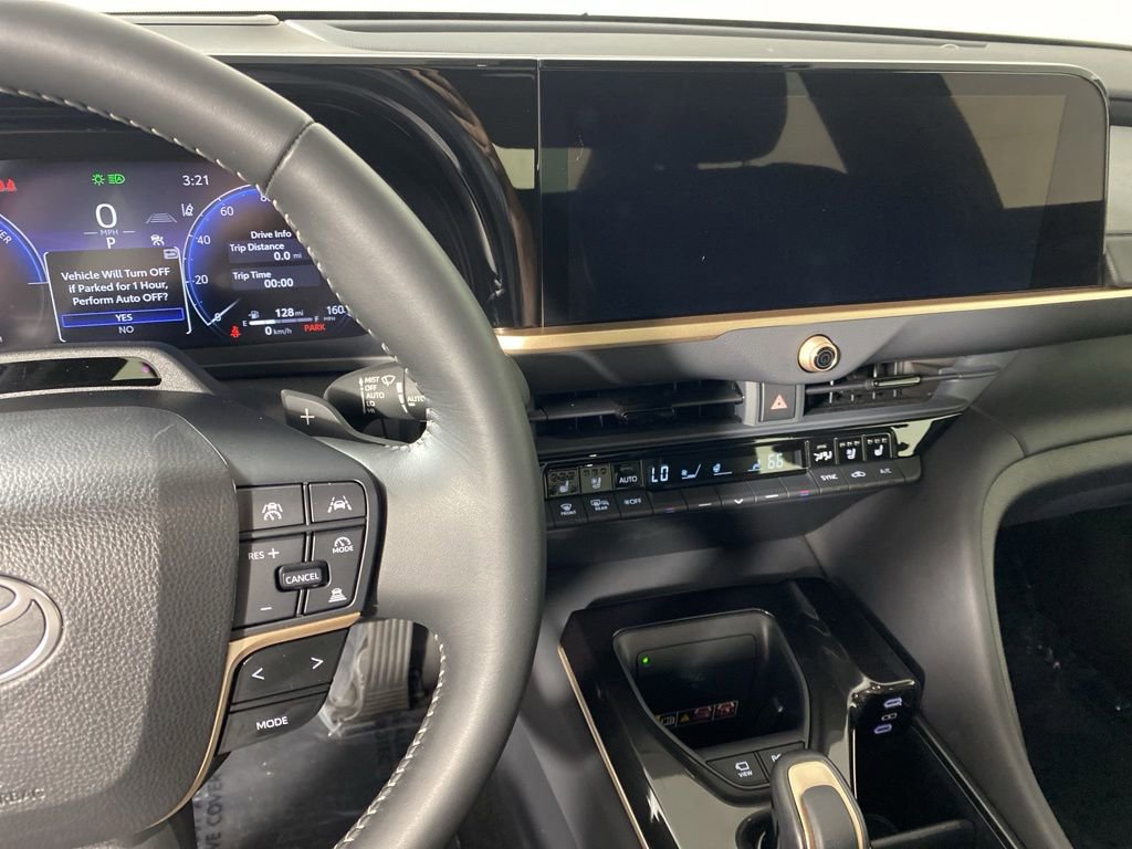 Used 2025 Toyota Crown Platinum AWD/4WD image 16