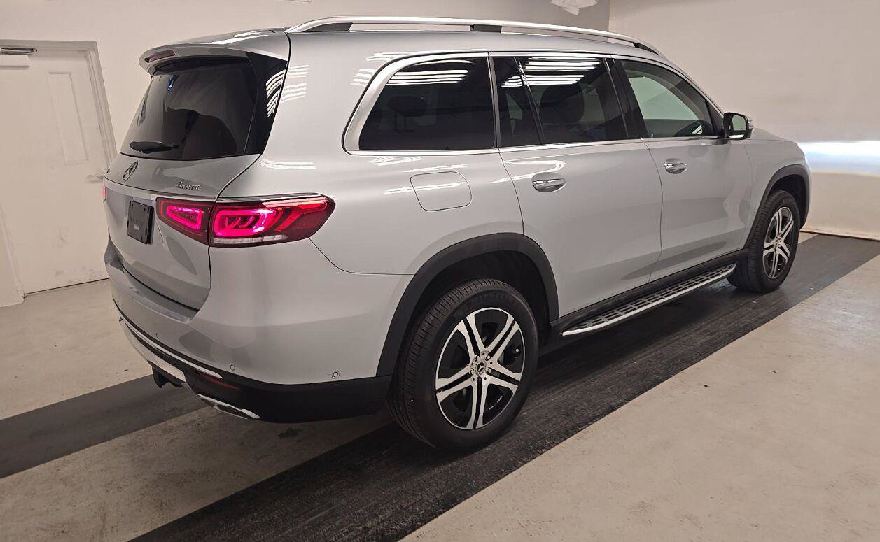Used 2022 Mercedes-Benz GLS 450 4MATIC image 2