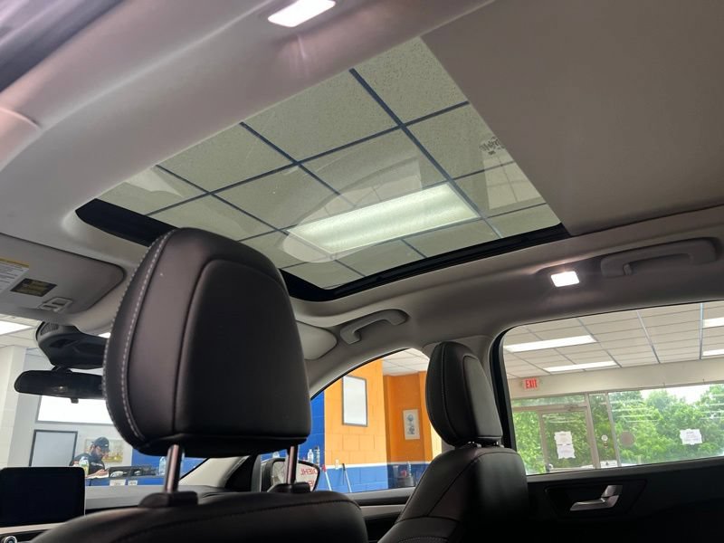 Used 2021 Ford Escape SEL w/ Technology Package AWD/4WD image 19