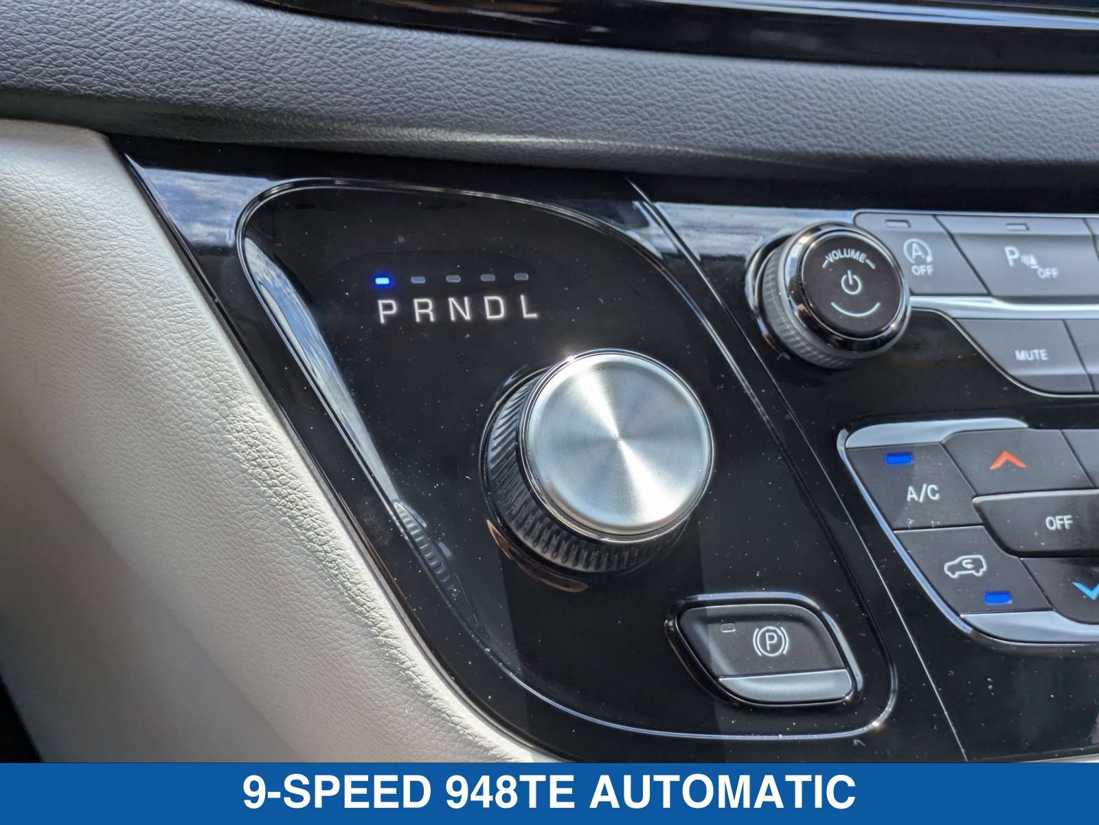 Used 2023 Chrysler Pacifica Touring-L FWD image 25