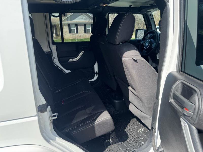 Used 2015 Jeep Wrangler Unlimited Sahara w/ Connectivity Group image 11
