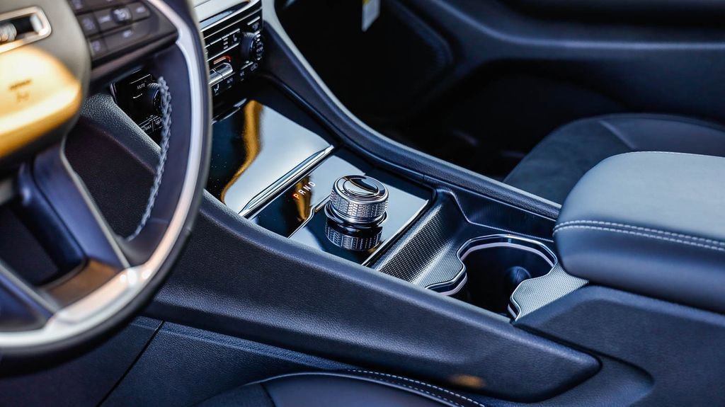 New 2025 Jeep Grand Cherokee Altitude image 21