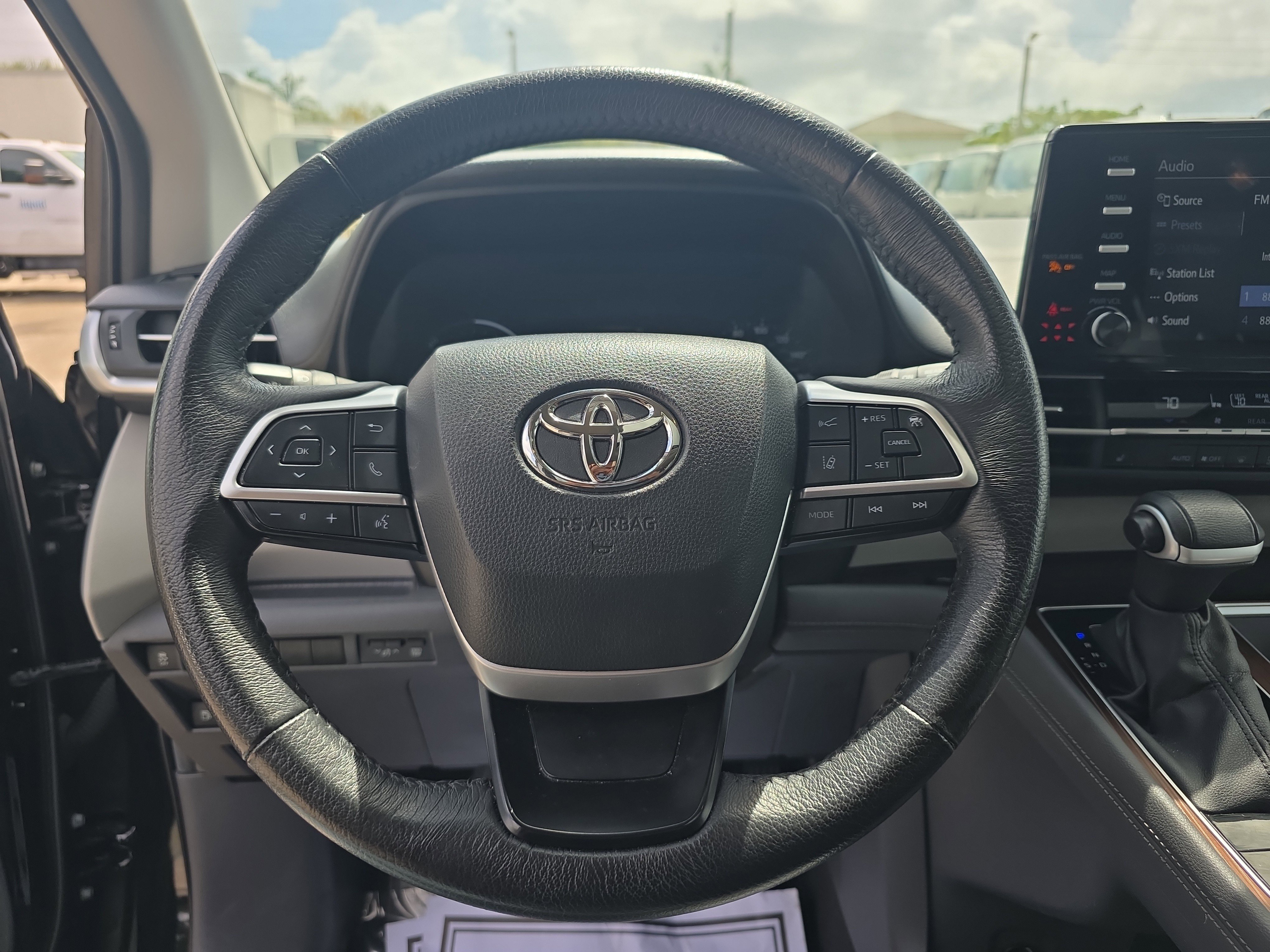 Used 2024 Toyota Sienna XLE FWD image 26