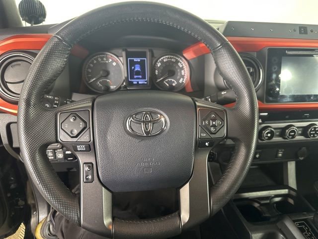 Used 2017 Toyota Tacoma TRD Sport w/ Tow Package AWD/4WD image 9