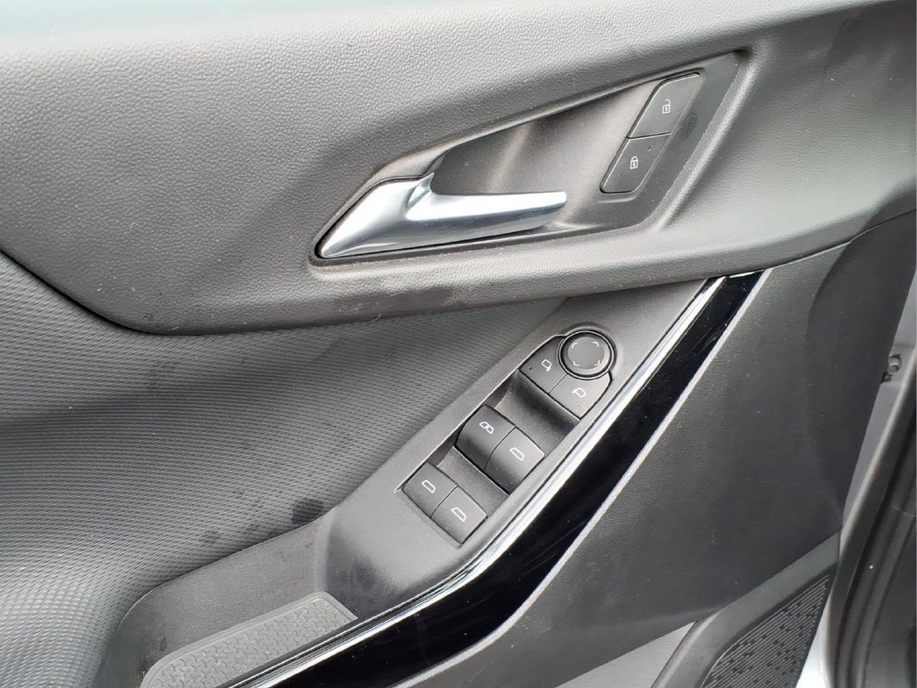 Used 2025 Chevrolet Equinox LT w/ Safety and Technology Package FWD image 14
