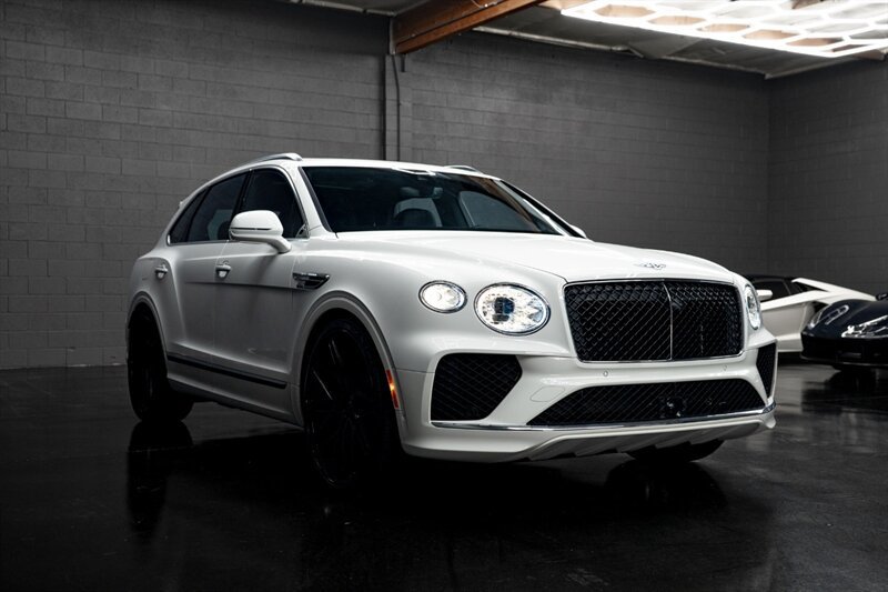 Used 2024 Bentley Bentayga AWD/4WD image 3