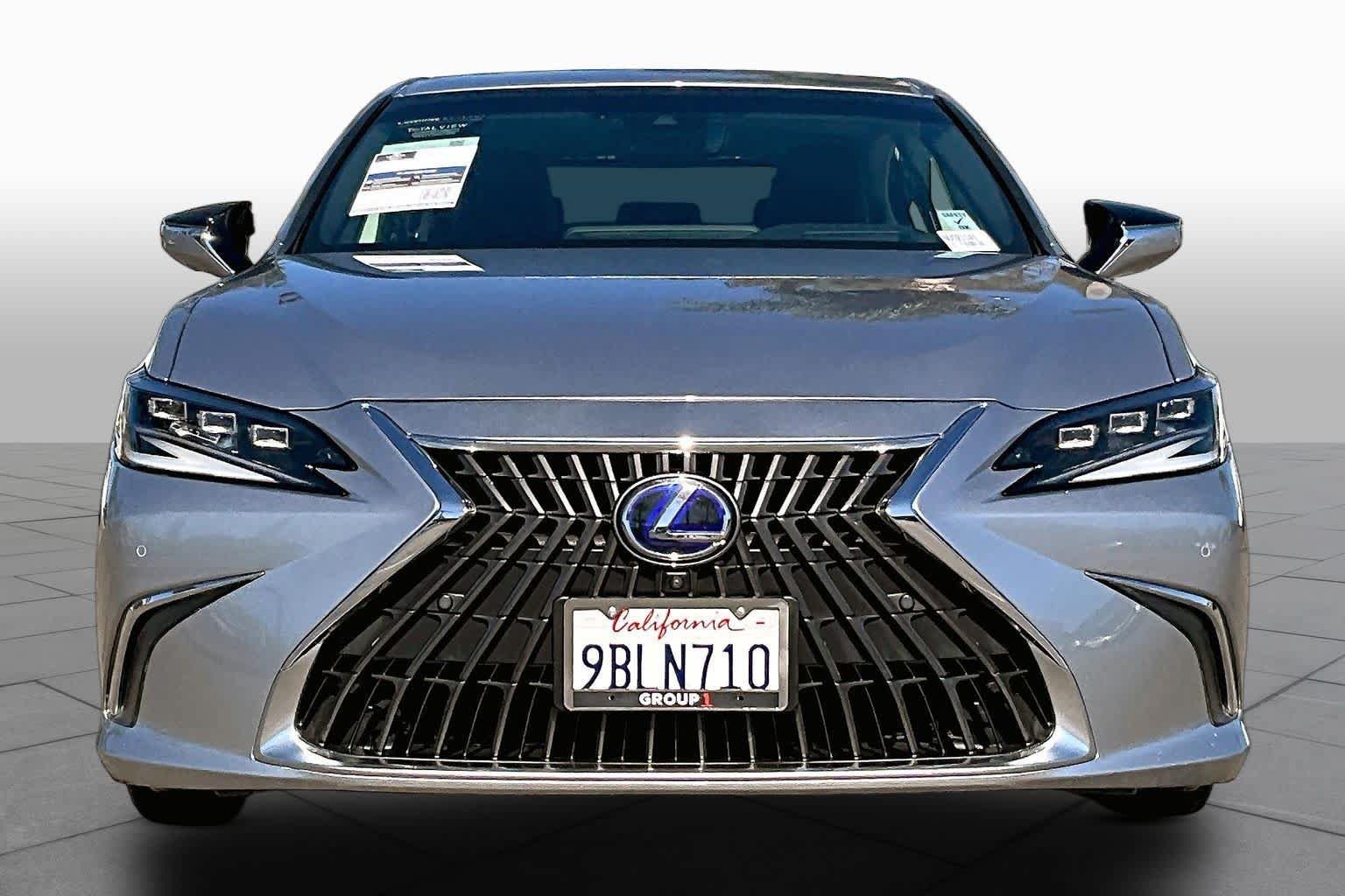 Used 2022 Lexus ES 300h w/ Accessory Package FWD image 3