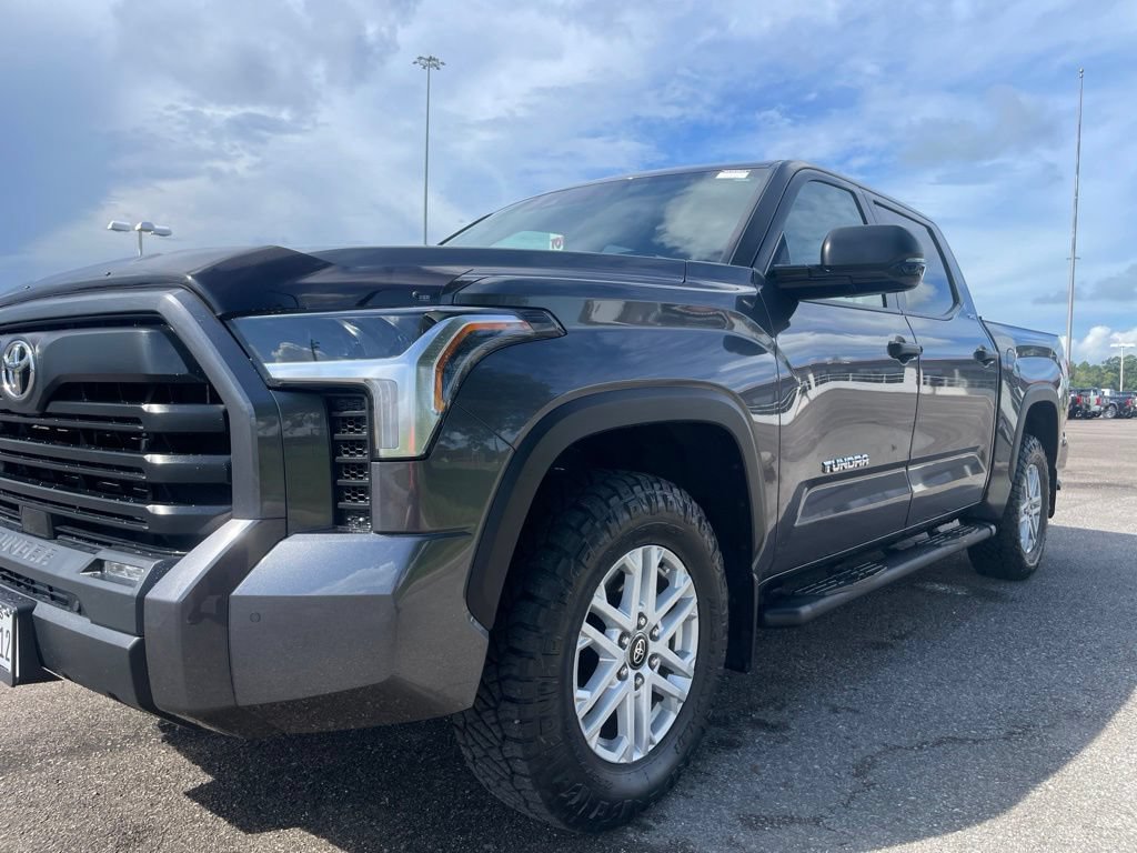Used 2025 Toyota Tundra SR5 w/ SR5 Convenience Package AWD/4WD image 10
