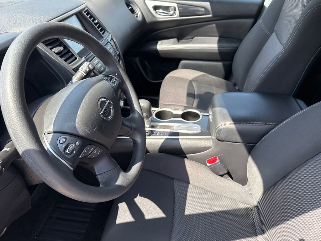 Used 2020 Nissan Pathfinder S FWD image 19