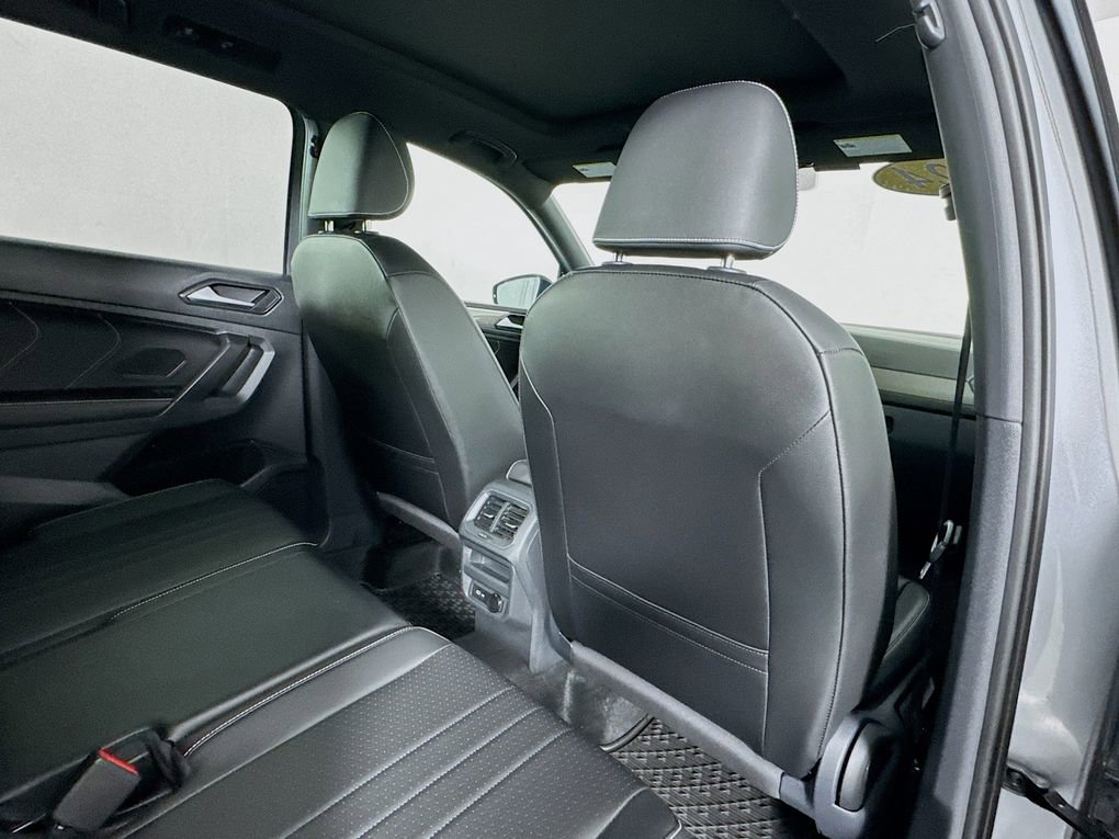 Used 2024 Volkswagen Tiguan SE R-Line image 27
