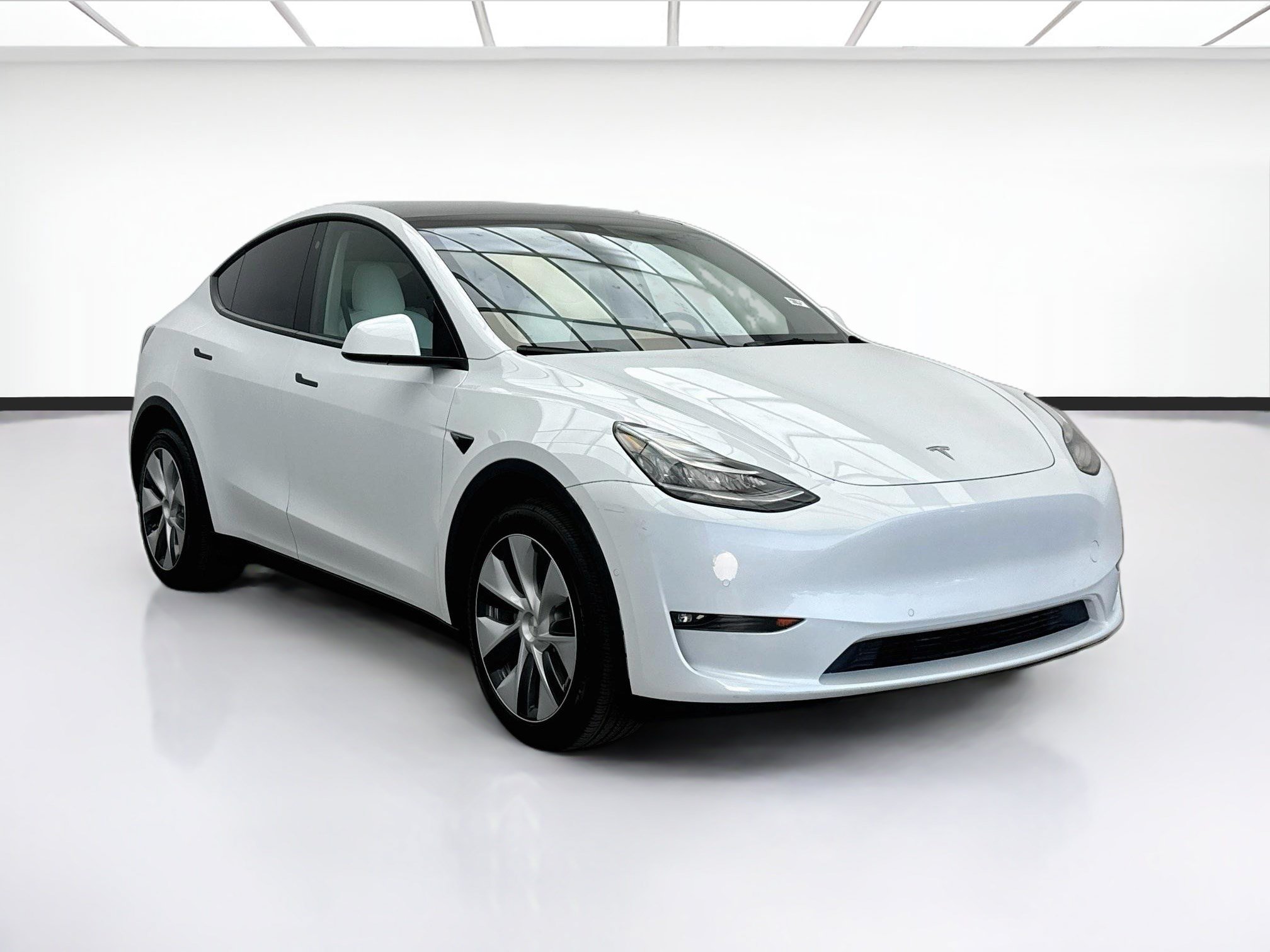 Used 2022 Tesla Model Y Long Range AWD/4WD image 3