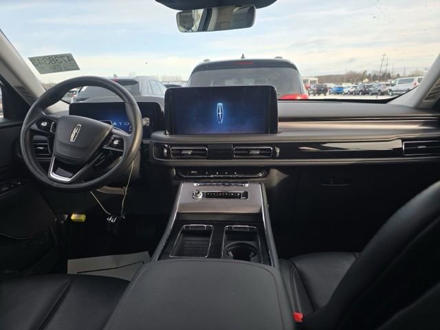 Used 2025 Lincoln Aviator Premiere image 12