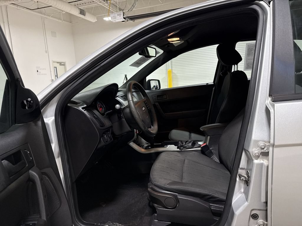 Used 2011 Ford Focus SE w/ 201A Rapid Spec Order Code FWD image 18