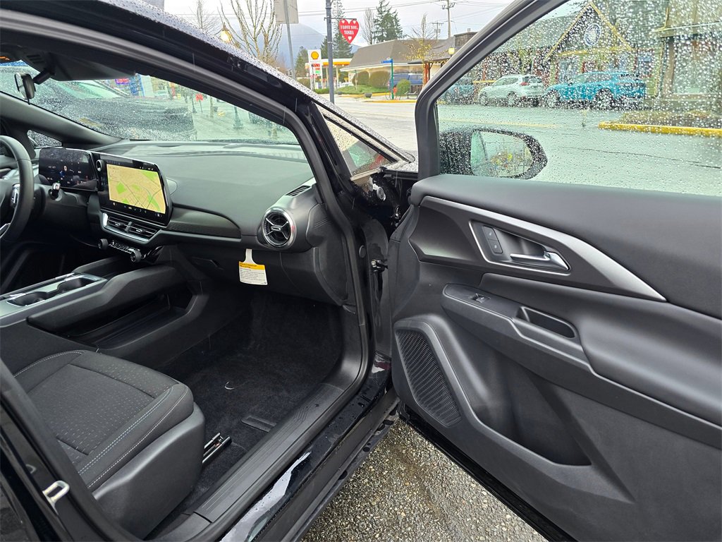 Used 2025 Chevrolet Equinox EV LT image 11